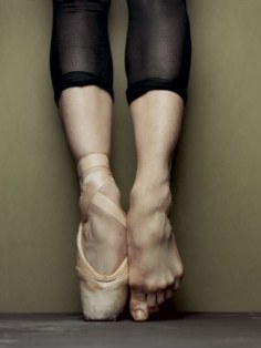 ballet-en-pointe-barefoot
